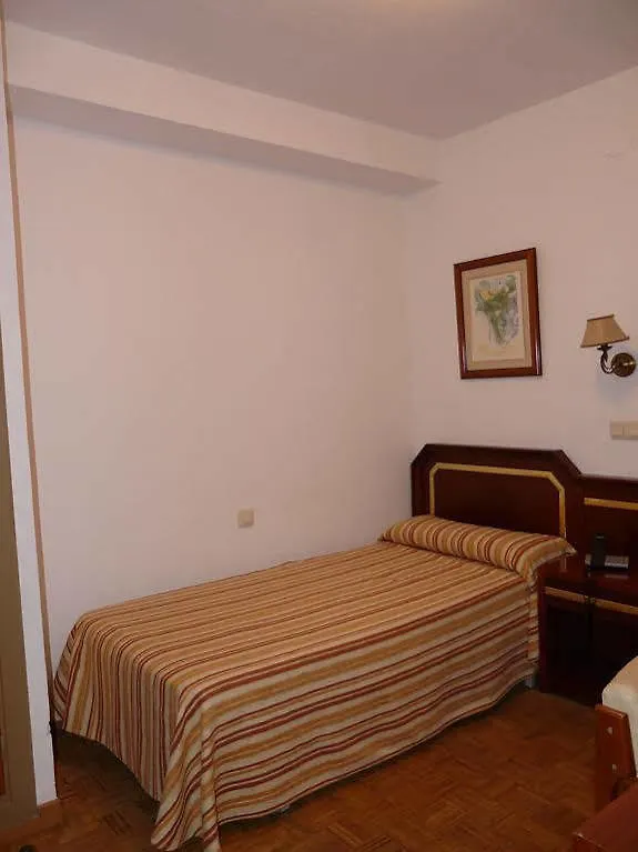 Hotel Santa Maria Palos de la Frontera 2*,